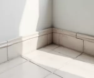 Cokoły z płytek czy listwy
