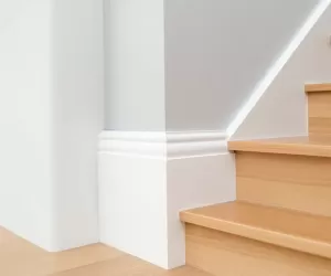 Listwa cokół do schodów